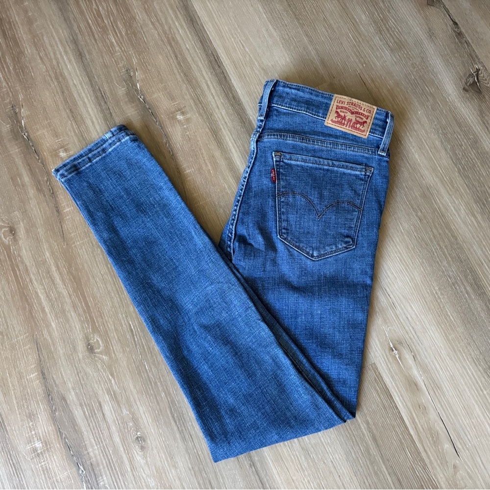 Levi’s 711 Mid Rise Skinny Jeans Size 27